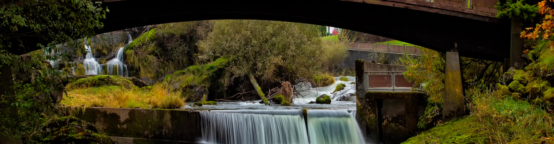 1920px x 500px Jumbotron Image of a Bridge in Tumwater with Waterfalls